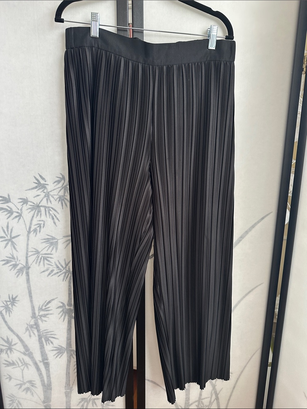 Pleated Wide-Leg Pants - Black